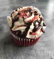 Red_velvet_cupcake